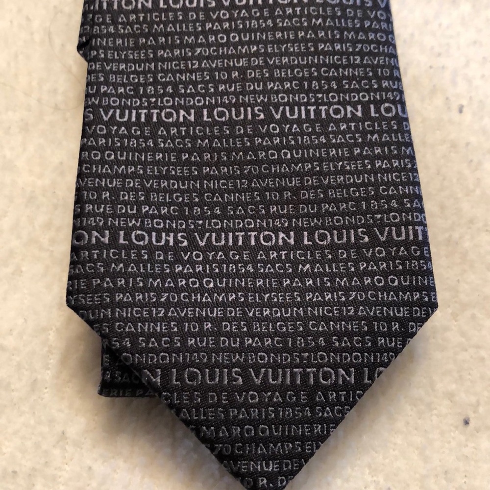 Louis Vuitton men’s slate gray/Black tie - Picture 6 of 8